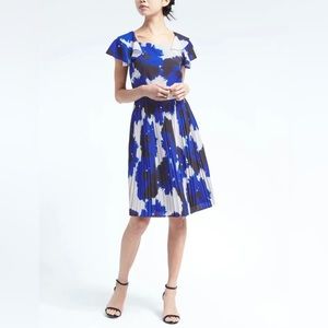 NWTT Banana Republic blue/white dress, beautiful summer design, pleated skirt